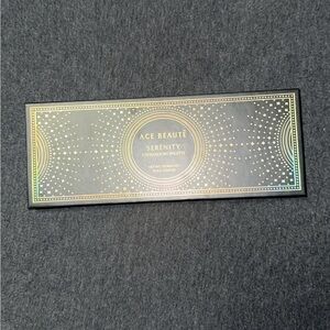 Ace Beaute Black and Gold Geometric Accents